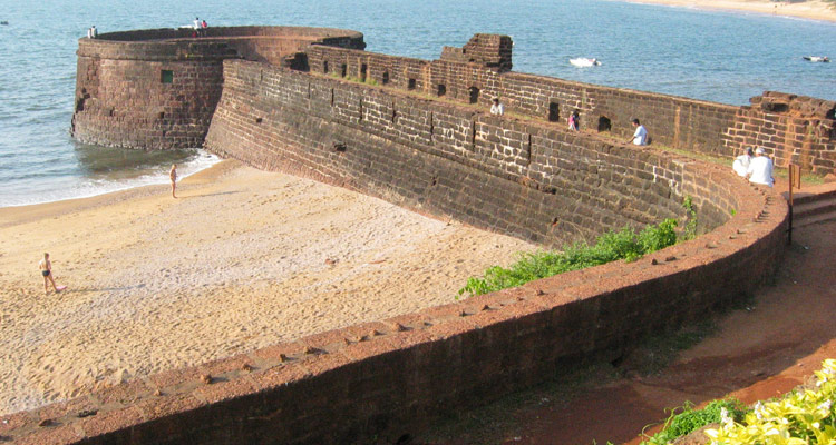 fort-aguada-Best-history-places-to-visit-in-Goa-2022